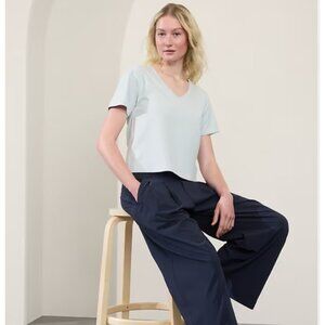 Athleta M Essential V Neck Tee Snowfall Blue Medium